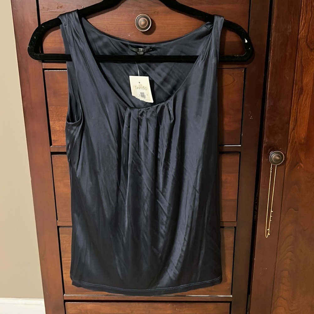 Really nice 100 viscose Teenflo top